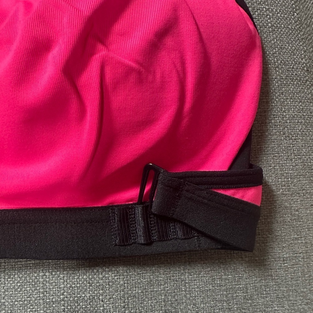 Victoria's Secret NWT , the ultimate cross-train sport push up bra - Picture 2 of 6